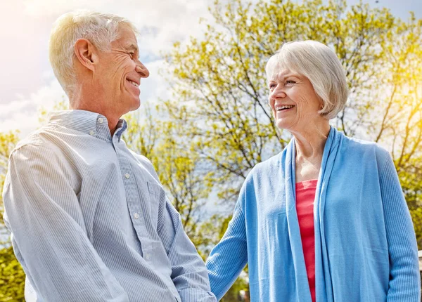 Sie Bilden Ein Brillantes Paar Ein Glückliches Seniorenpaar Das Zeit — Stockfoto