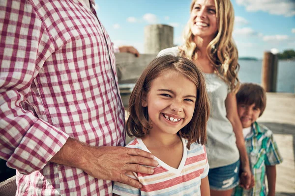 Surround Yourself Those Who Make You Happy Young Family Pier — Stock Photo, Image
