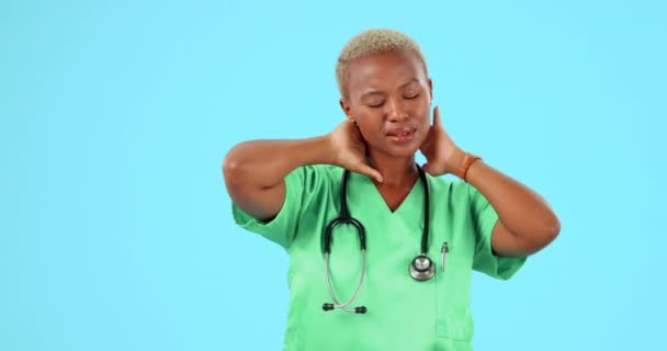 Neck Pain Nurse Black Woman Injury Isolated Blue Background Mockup — Stock Video