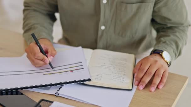 Escrita Caderno Pesquisa Com Mãos Homem Escritório Para Estratégia Ideia — Vídeo de Stock