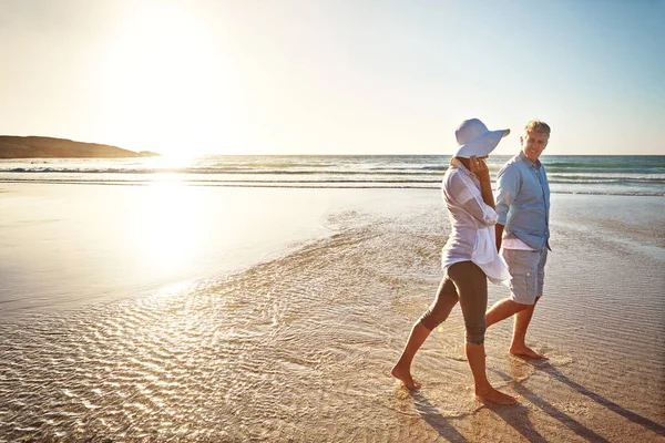 Spaziergänge Strand Können Viel Für Ihre Beziehung Tun Ein Reifes — Stockfoto