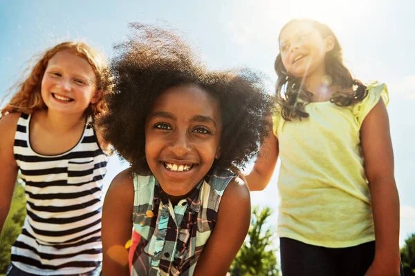 Many Smiles Theyre Together Portrait Group Diverse Happy Kids Hanging — Stock Photo, Image