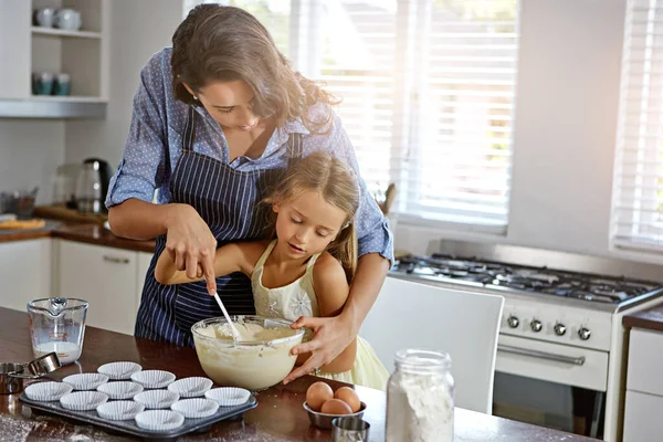 Creando Recuerdos Duraderos Una Madre Hija Horneando Cocina — Foto de Stock