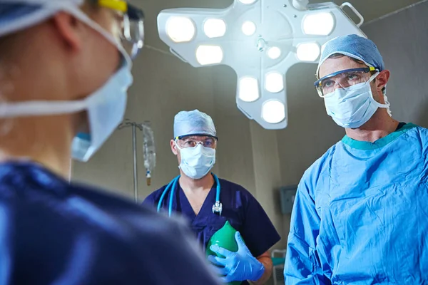 Discussing Best Way Proceed Surgeons Operating Room — Stock Photo, Image