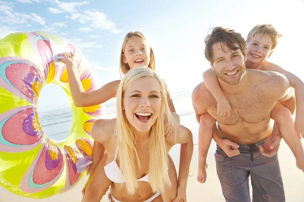 Going Amazing Day Happy Young Family Beach — Stock Photo, Image