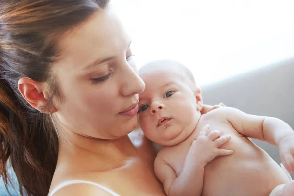 Cherishing Moment Closeup Shot Mother Holding Her Newborn Baby — Stock Photo, Image