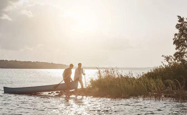 Husband Wife Greatest Team Young Couple Going Canoe Ride Lake — Stock Photo, Image