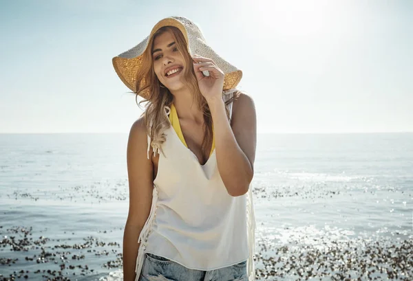 Summer Usměje Atraktivní Mladá Žena Těší Její Den Pláži — Stock fotografie