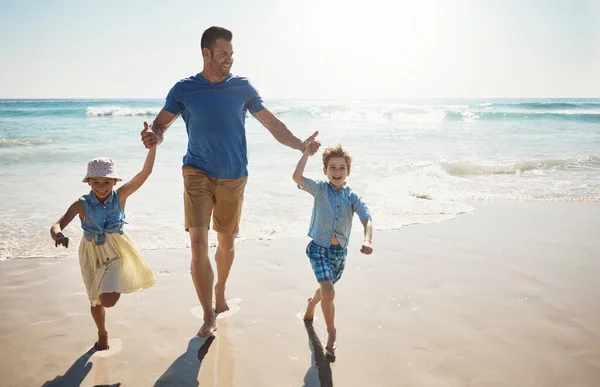 Strand Lebt Sich Hundertmal Besser Ein Vater Mit Seinen Zwei — Stockfoto