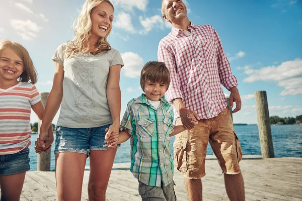 Family Heart Young Family Pier While Out Lake — Stock Photo, Image