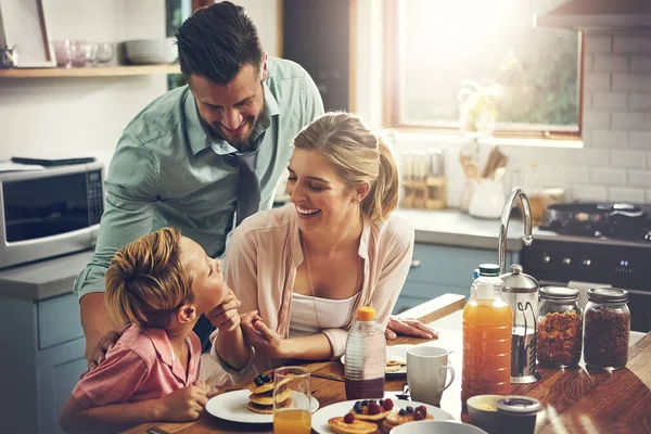 Hes Being Good Boy Little Boy Eating Breakfast His Parents — Stock Photo, Image