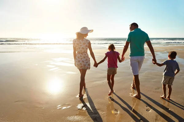 Miluju Dny Pláži Rodina Užívá Nějaký Čas Strávený Spolu Pláži — Stock fotografie