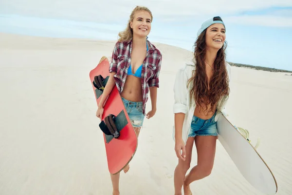 Sand Boarding Besties Two Young Friends Sand Boarding Desert — Stock Photo, Image