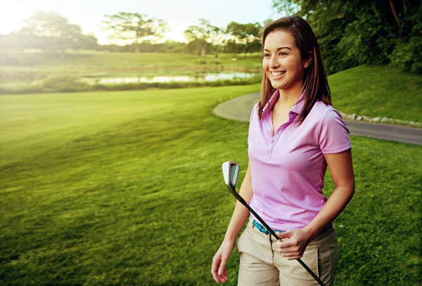 Örülök Hogy Klubtag Lettem Egy Fiatal Tölti Napot Egy Golfpályán — Stock Fotó