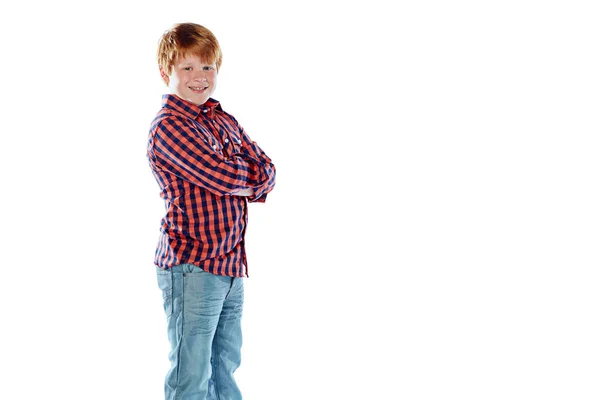 成长为一个自信的年轻人 一个年轻男孩在白色背景下摆姿势的工作室肖像 — 图库照片