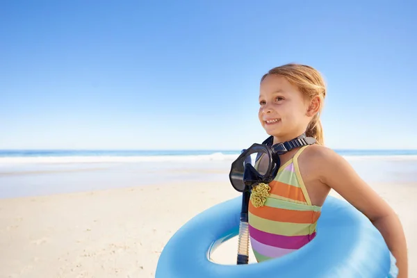 Checking Out Water Cute Little Girl Standing Beach Her Snorkel — Stock Photo, Image