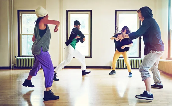 Genç Gelecek Vaat Eden Hip Hop Dansçıları Stüdyoda Dans Eden — Stok fotoğraf