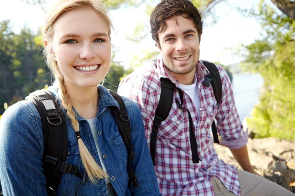 Ambos Son Ávidos Aire Libre Una Feliz Pareja Joven Pasando — Foto de Stock