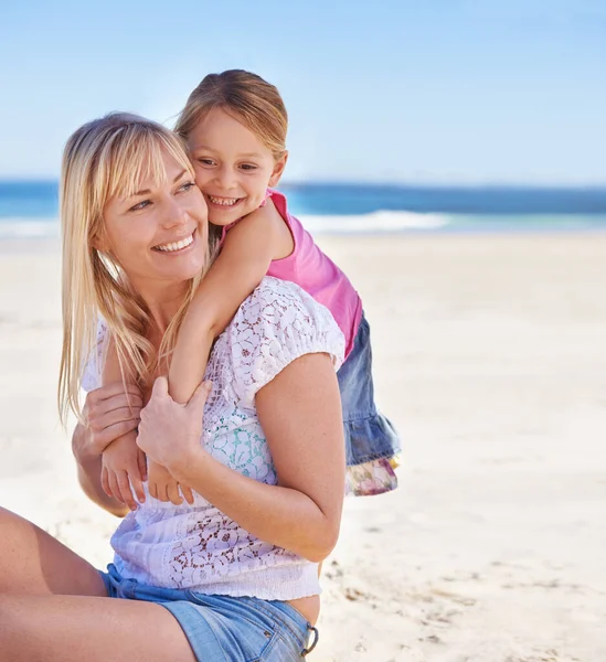 Mommys Best Loving Mother Her Daughter Sitting Beach — Stock Photo, Image