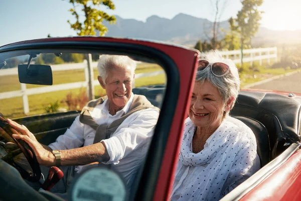 Manchen Tagen Geht Nichts Über Eine Richtig Gute Fahrt Seniorenpaar — Stockfoto