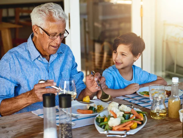 Eat Your Veggies Grandpa Happy Family Enjoying Lunch Together Table — Stock Photo, Image