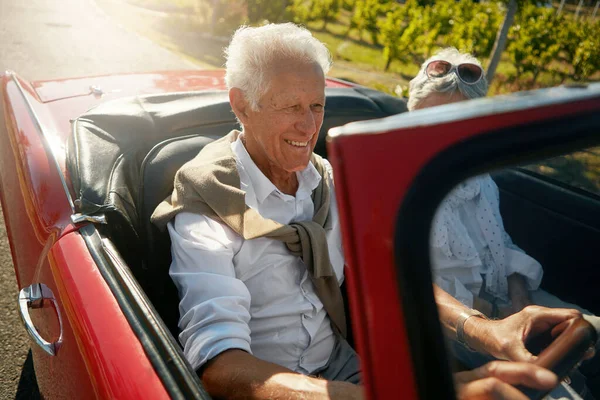 Göra Gyllene Åren Till Bästa Ett Seniorpar Bilresa — Stockfoto