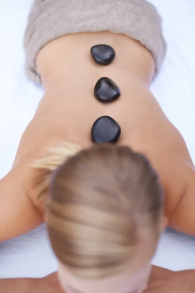 Serene Stone Treatment Young Woman Receiving Hot Stone Massage Spa — Stock Photo, Image