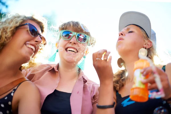 Blowing Bubbles Three Happy Young Friends Standing Blowing Bubbles — Stock Photo, Image