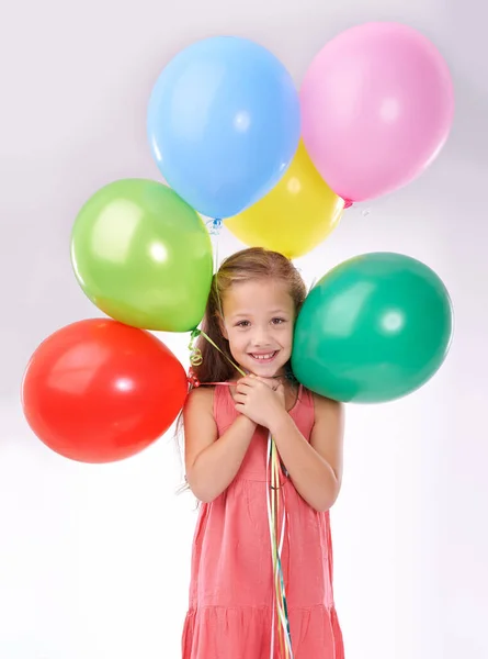 Todas Crianças Favoritas Retrato Estúdio Uma Menina Adorável Segurando Balões — Fotografia de Stock