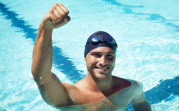Winning Handsome Young Swimmer Wearing Goggles Swimming Cap — Stock Photo, Image
