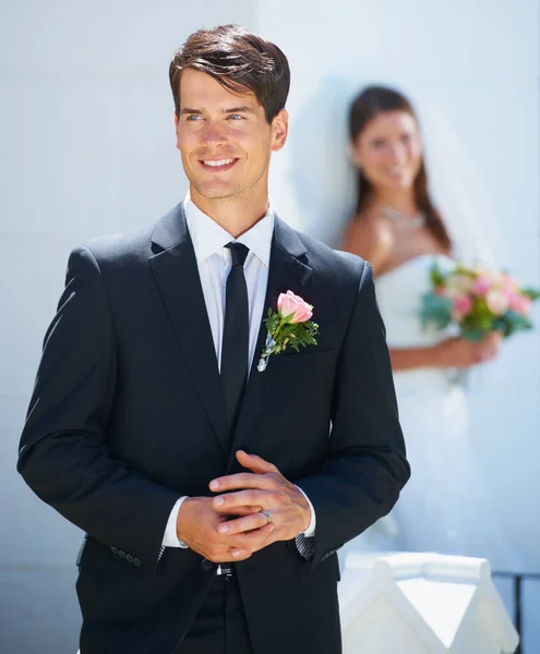 Waiting Limousine Handsome Young Groom Looking Away While His Wife — Stock Photo, Image