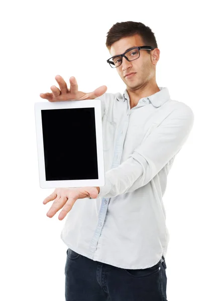 数字广告 戴著嬉皮士眼镜的男人拿着白色背景的触摸屏 — 图库照片
