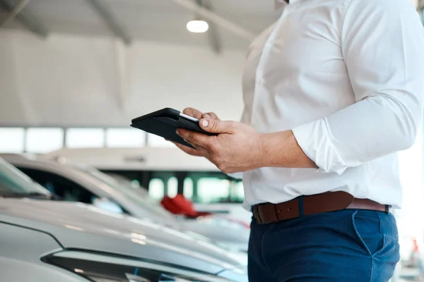 Browsing Catalogue Vehicles Car Salesman Using His Digital Tablet — Stock Photo, Image