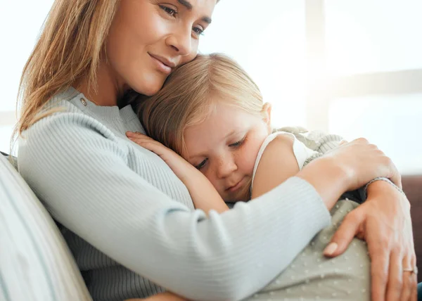 Feel More Home Mums Arms Adorable Little Girl Cuddled Her — Stock Photo, Image