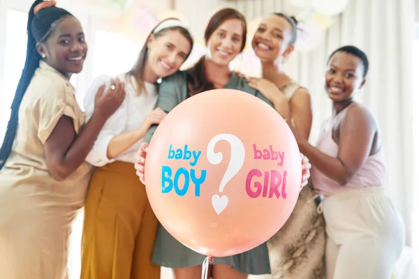 Imprezy Zawsze Zabawne Grupa Kobiet Pęknięcie Balon Dla Płci Ujawnić — Zdjęcie stockowe