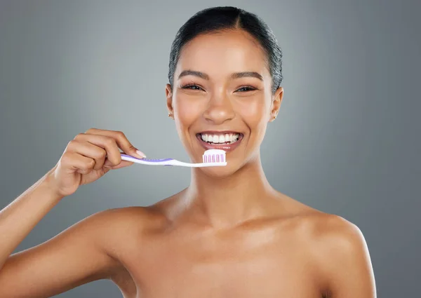 Oral Hygiene Big Thing Beautiful Young Woman Brushing Her Teeth — Stock Photo, Image