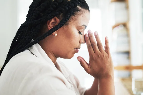 Ware Gebeden Zijn Een Manier Van Leven Een Jonge Vrouw — Stockfoto