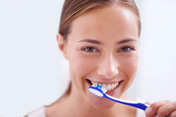 Woman Portrait Brushing Teeth Bathroom Smile Health Self Care Oral — Stock Photo, Image