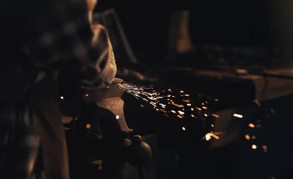 Metallic Art Making Blacksmith Using Angle Grinder While Working Foundry — Stock Photo, Image