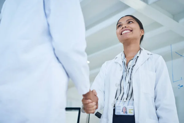 Look Forward Exploring More Together Two Scientists Shaking Hands Lab — Stock Photo, Image