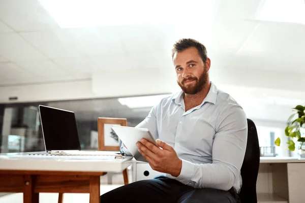 Working Apps Just Smarter Business Portrait Young Businessman Using Digital — Stock Photo, Image