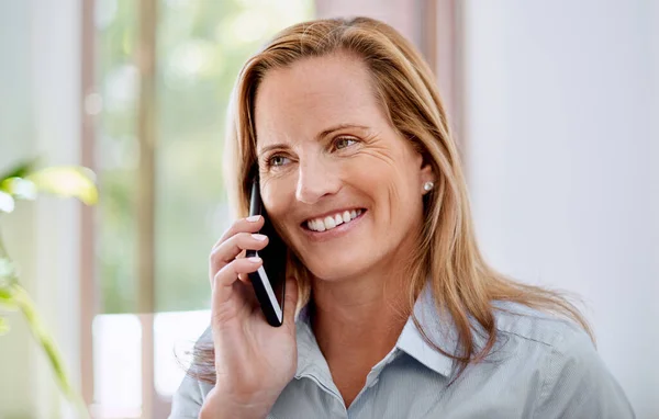 Thank You Call Mature Businesswoman Talking Cellphone Office — Stock Photo, Image