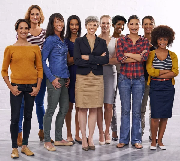 Mulheres Estúdio Retrato Com Diversidade Empresários Liderança Com Orgulho Fundo — Fotografia de Stock