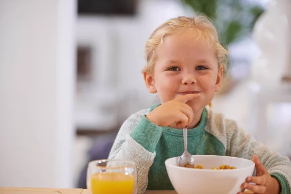 Retrato Manhã Uma Criança Tomando Café Manhã Com Felicidade Com — Fotografia de Stock
