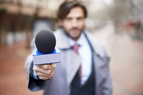 Entrevista Homem Mão Com Microfone Para Imprensa Transmissão Notícias Pergunta — Fotografia de Stock