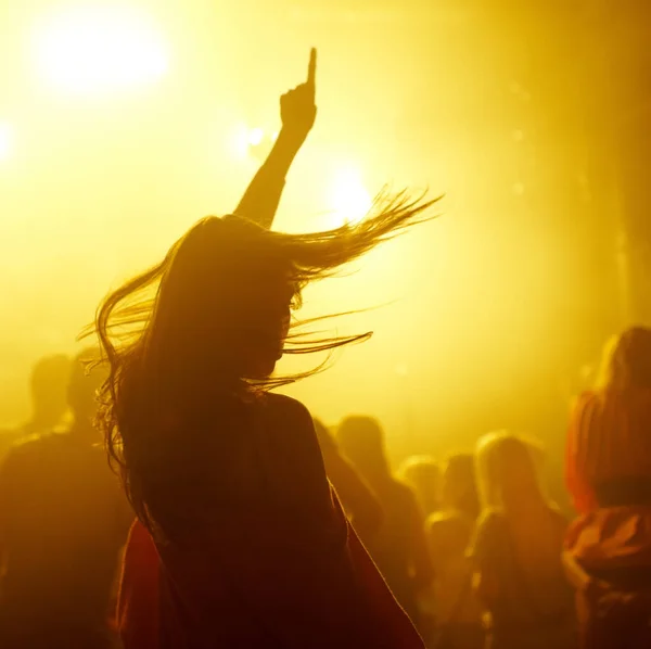 Tanz Rave Und Weibliche Person Bei Einem Konzert Disco Event — Stockfoto