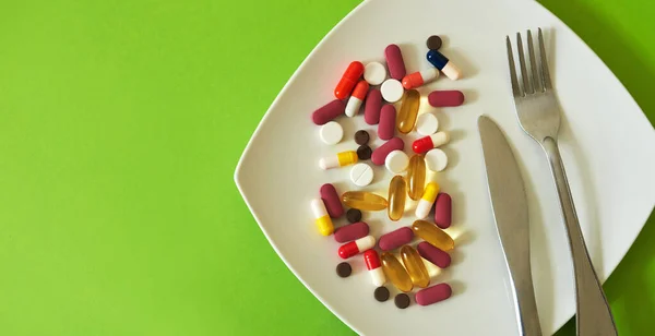 Niektóre Rzeczy Nigdy Nie Zastąpią Jedzenia Studyjne Ujęcie Leków Podawanych — Zdjęcie stockowe