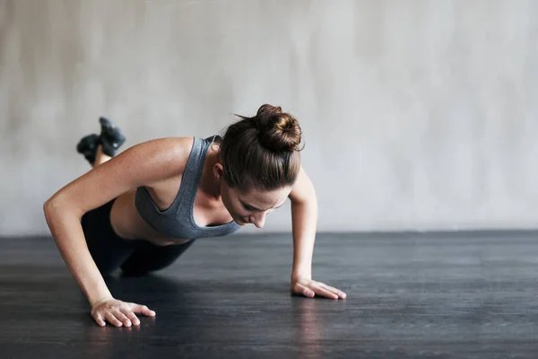 Fitness Workout Actief Vrouw Doen Push Voor Lichaamsbeweging Gezondheidsprestaties Sporttraining — Stockfoto