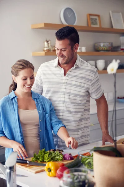 Koken Graag Samen Een Getrouwd Stel Dat Samen Eten Maakt — Stockfoto