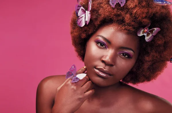 Gusta Mantener Mis Estándares Belleza Étnicos Púrpura Retrato Estudio Una — Foto de Stock